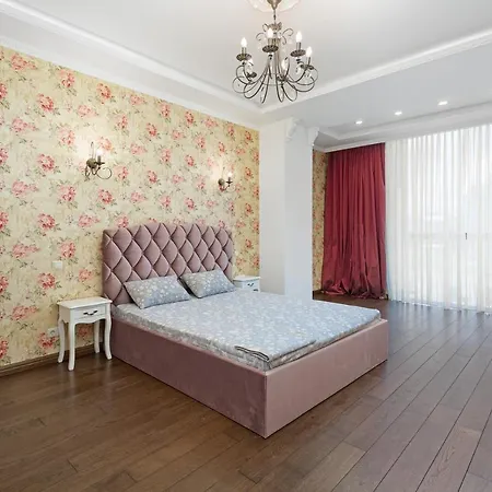 Апартаменти Greek Street Royal New